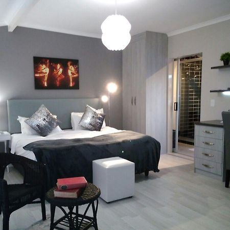 Mulenvo Guest House Bloubergstrand Exteriör bild