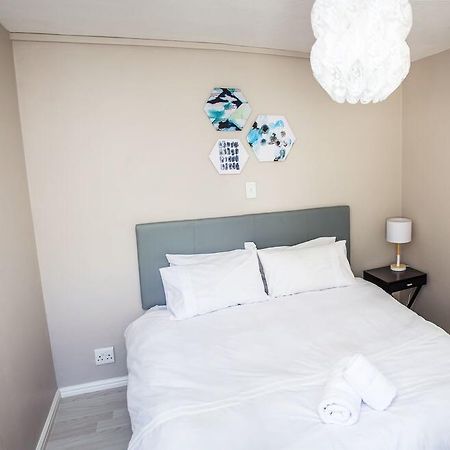 Mulenvo Guest House Bloubergstrand Exteriör bild